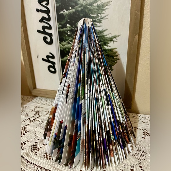 Handmade Folded Magazine Christmas Tree - Book Folding Paper Folding Origami - Picture 3 of 3